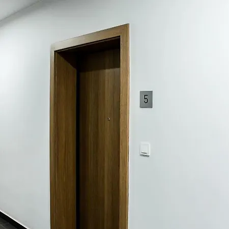 Modern Business Close To Center Check In 24h Apartamento *