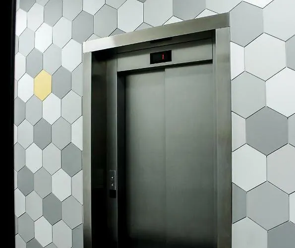 Modern Business Close To Center Check In 24h * Πόζναν