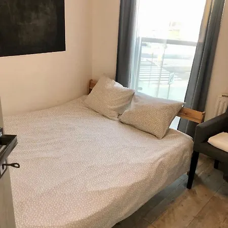 Modern Business Close To Center Check In 24h