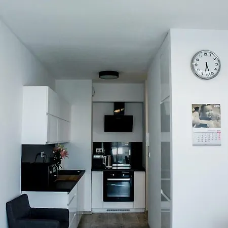 Modern Business Close To Center Check In 24h *