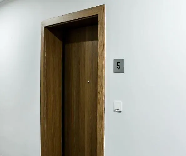 Modern Business Close To Center Check In 24h شقة *