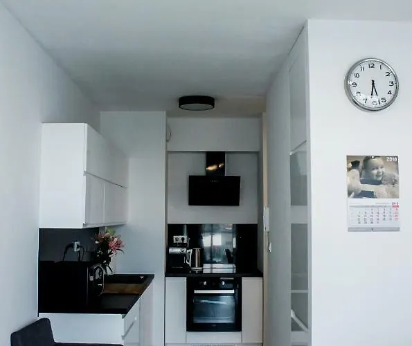 Modern Business Close To Center Check In 24h *